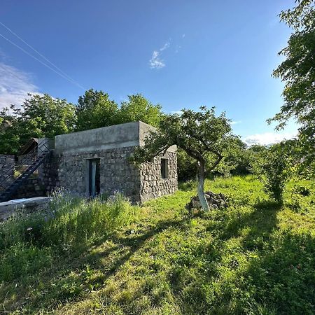 Zove Rural Cottage With Garden Views K'arashamb Exterior foto