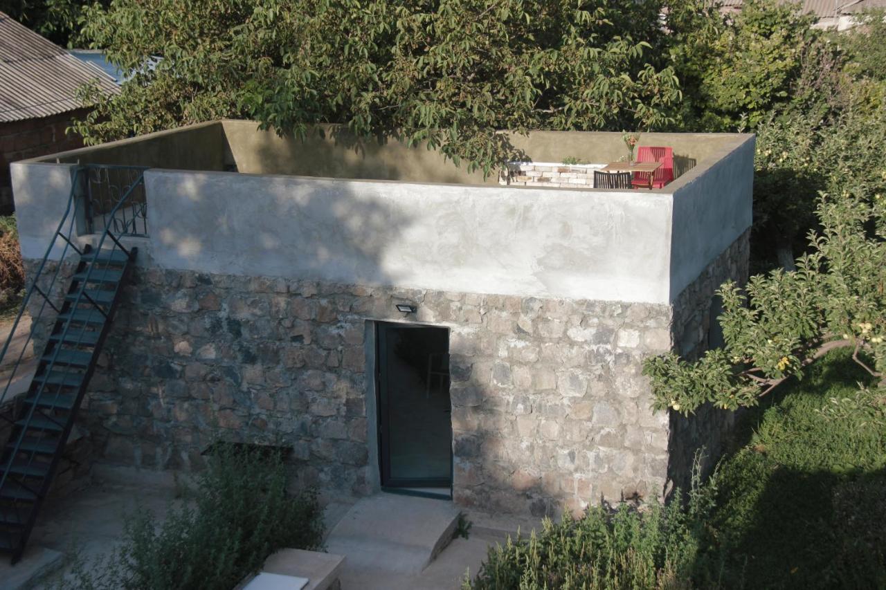 Zove Rural Cottage With Garden Views K'arashamb Exterior foto