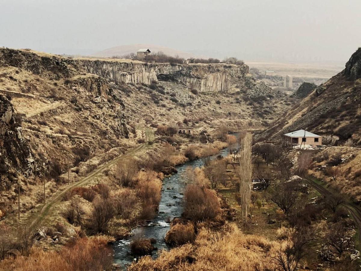 Zove Rural Cottage With Garden Views K'arashamb Exterior foto
