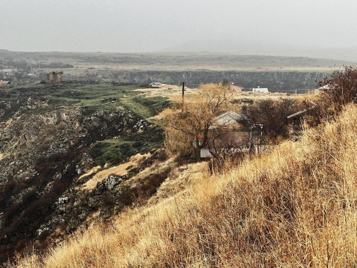 Zove Rural Cottage With Garden Views K'arashamb Exterior foto