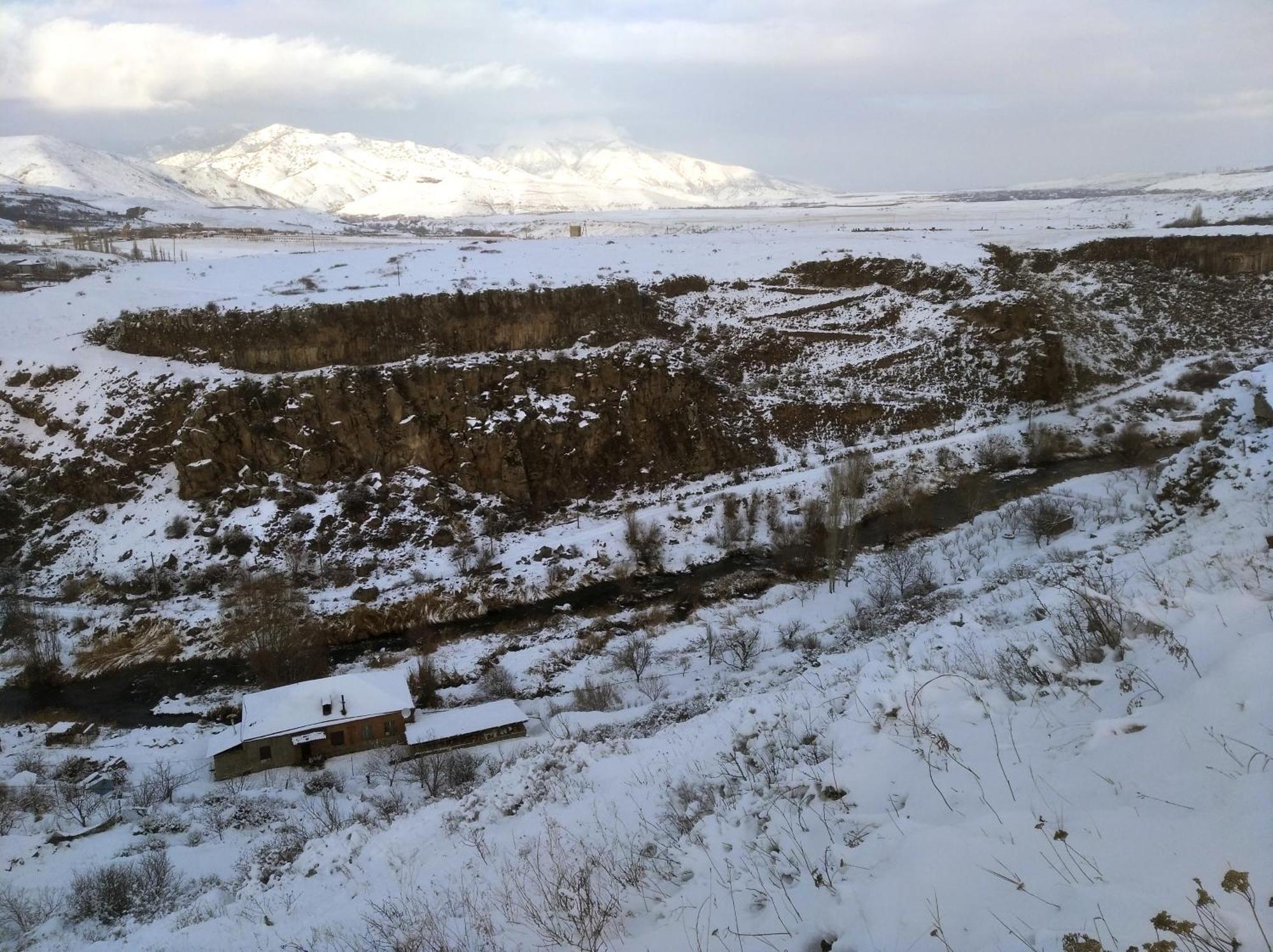 Zove Rural Cottage With Garden Views K'arashamb Exterior foto