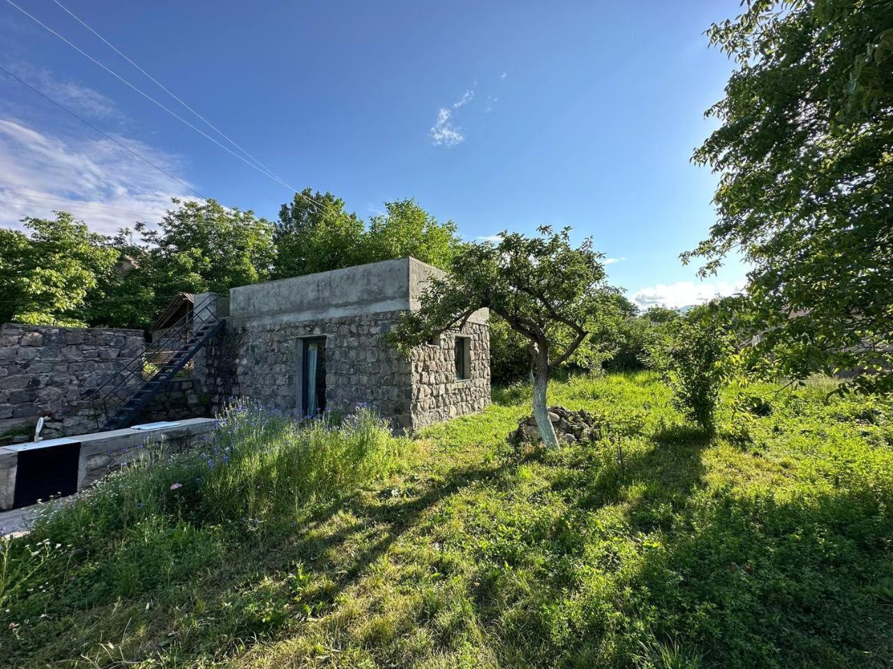 Zove Rural Cottage With Garden Views K'arashamb Exterior foto