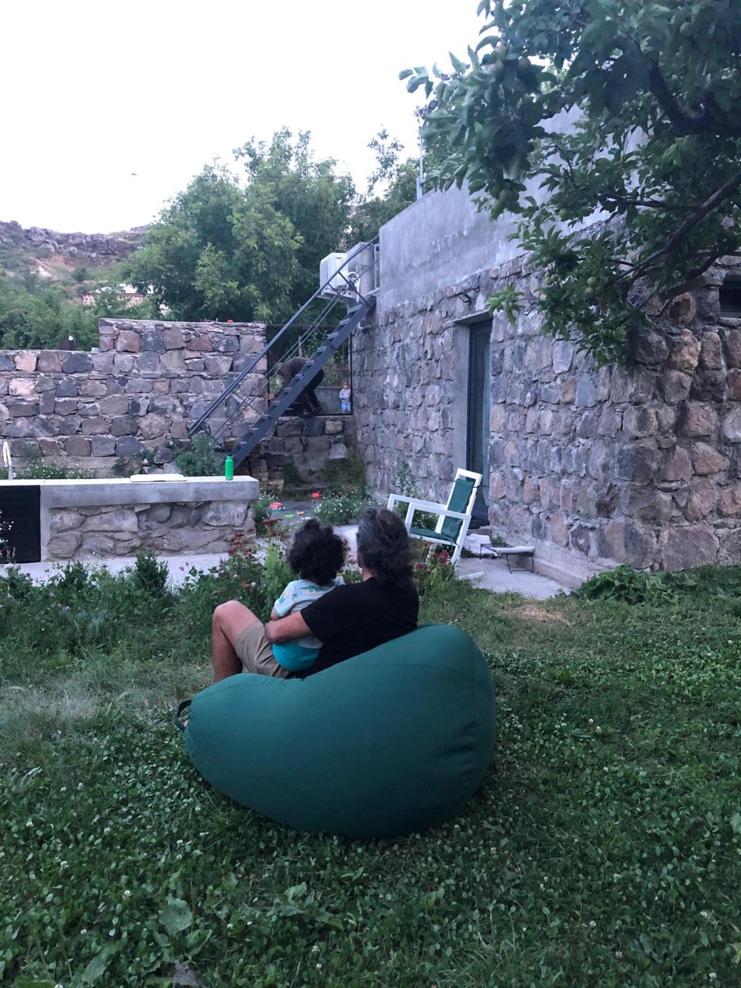 Zove Rural Cottage With Garden Views K'arashamb Exterior foto
